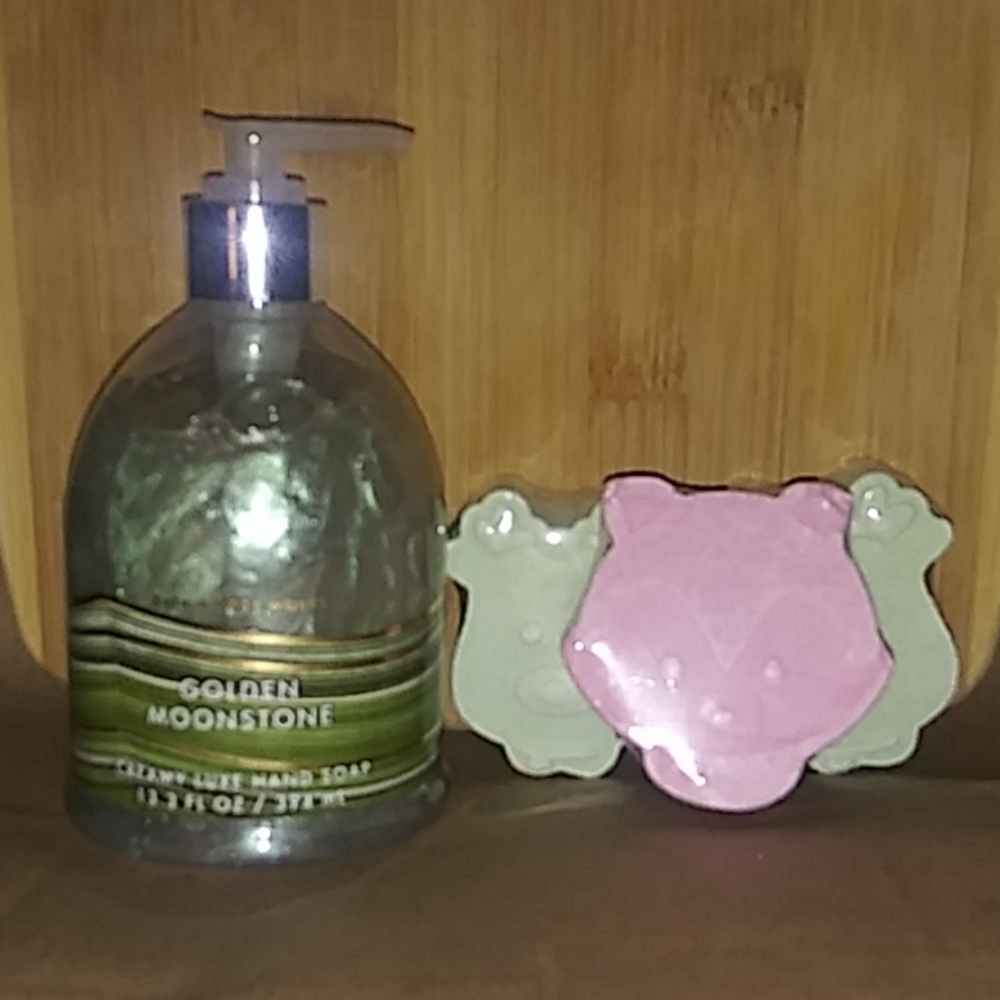 New Bath & body works hand soap bonus 3 bath bombs